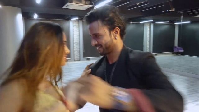Cristobal Bachata by Shweta Patil & Nitesh Kanojia | Kinokrown смотреть онлайн