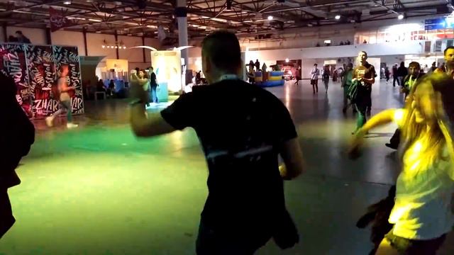 ДЖАРАХОВ ЧИТАЕТ РЭП С ПИКАЧУ / #ВИДЕОЖАРА в Киеве [Козырный Влог] смотреть онлайн