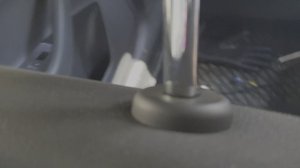 как снять подголовник заднего ряда шкода рапид.