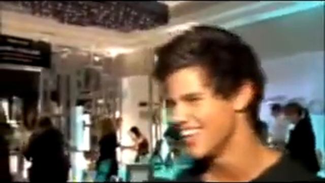 WillaHolland/Taylor/TaylorSwift {Ýou Belong With Me}