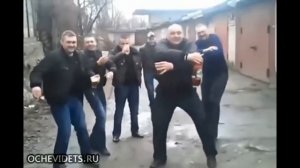 Подборка диких танцев мужиков. Приколы.
