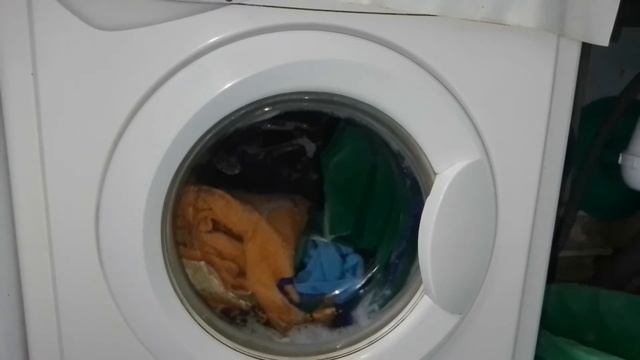 Indesit WISL62. Program 7. Cotton, 50°. Self-destruction with sudslock. смотреть онлайн
