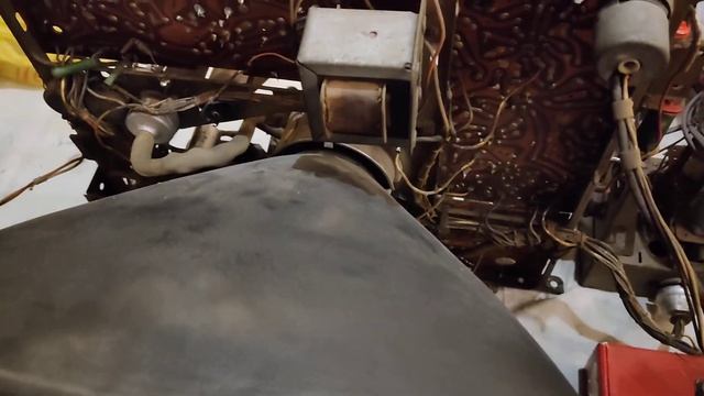 Ламповый ч/б телевизор (шасси) "Верховина" (-А ?) 1964 г.в. в процессе ремонта (часть 1) смотреть онлайн