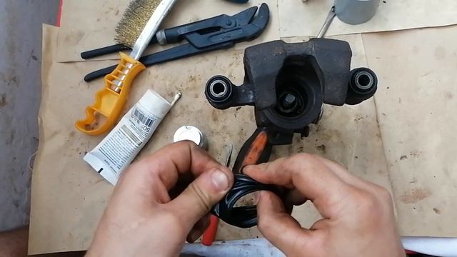 как надеть пыльник на тормозной цилиндр суппорта киа спектра