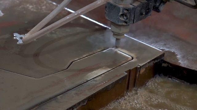 резка металла гидроабразивной резкой -оборудование Стальная Пластина 40mm смотреть онлайн