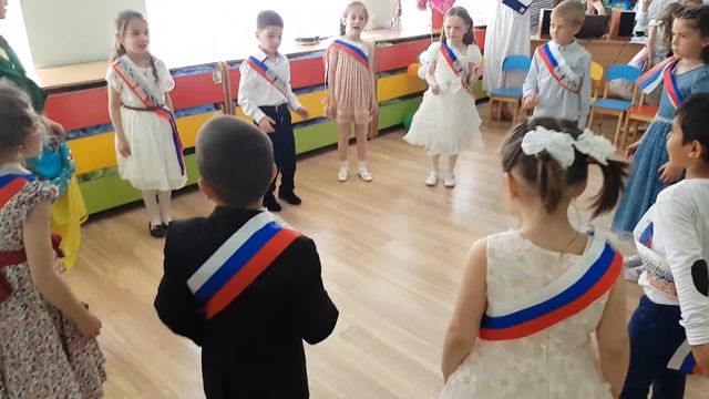 Выпускной утренник (шк №3) г. Беслан 2017г смотреть онлайн