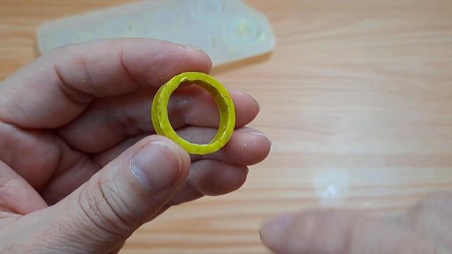 Кольцо и кулон из эпоксидной смолы и дерево. Ring and pendant made of epoxy resin and wood смотреть онлайн