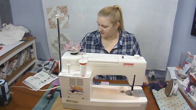 Stephanie's Stitches Sews! Cotton Cuts Puzzle Mystery Quilt for Vlogmas Day 2! смотреть онлайн