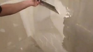 Шпаклевка стены своими руками 1 слой - снято на видео