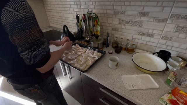 Готовлю курицу и рёбрышки свиные в духовке. смотреть онлайн