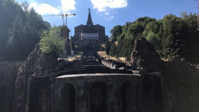 Горный парк Вильгельмсхёэ в Касселе (Германия). Bergpark Wilhelmshöhe