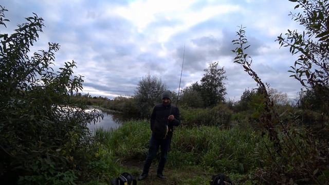 Осенняя рыбалка на озере. Спиннинг. смотреть онлайн