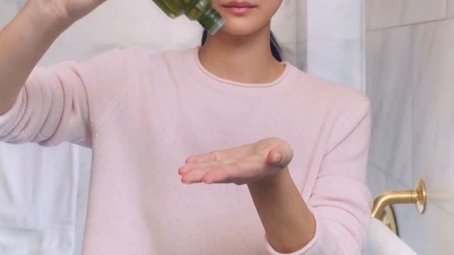La Mer | The New Advanced Treatment Lotion | Application Video смотреть онлайн