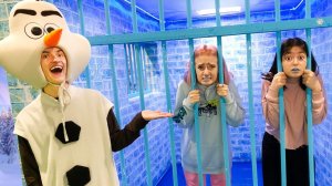 Нас ЗАПЕРЛИ на 24 часа в ЛЕДЯНОЙ ТЮРЬМЕ !! Челлендж