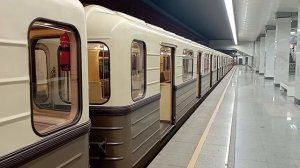 81-717/714.5А «Ретропоезд Сокольники» на станции Новомосковская(бывшая Коммунарка).