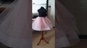 Как сделать юбку ровной с пришитой лентой регилин по низу?!