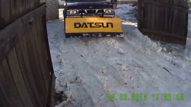 Снегоотвал на Datsun.avi смотреть онлайн