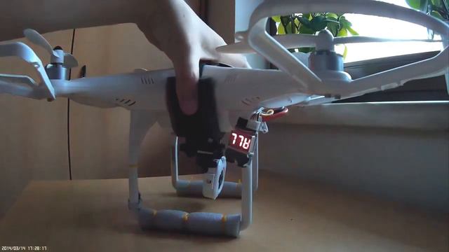 🚁 DJI Phantom FC40 - battery door upgrade смотреть онлайн