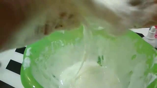 Делаю слайм из клея МОМЕНТ СТОЛЯР смотреть онлайн