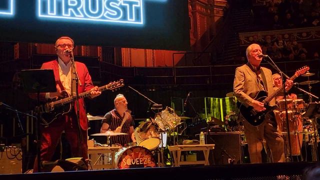 Squeeze - Take Me Im Yours - 3-20-2024 - Royal Albert Hall смотреть онлайн