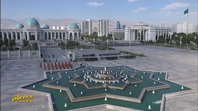Государственный гимн Таджикистана в исполнении военного оркестра Туркменистана смотреть онлайн