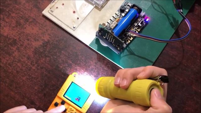 Annabelle testing and explaining Light Level wheel speed control and MakeCode Data Logging. She's 9 смотреть онлайн