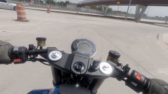 Husqvarna Vitpilen 701 goes for a ride and review // Revival Cycles Daily 101 смотреть онлайн