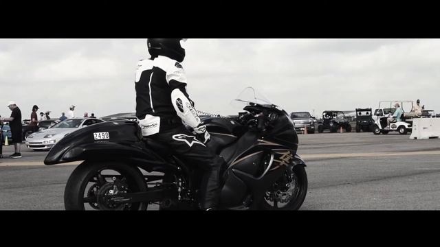 2008 Suzuki Hayabusa goes 230 MPH at The Texas Mile смотреть онлайн