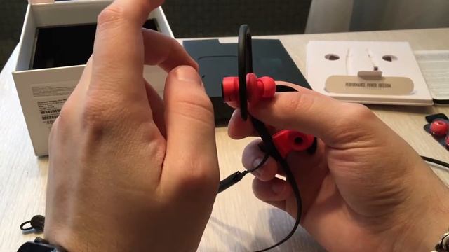 Powerbeats 3 Wireless - Распаковка и честный обзор смотреть онлайн