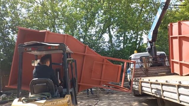 Отгрузка клиенту двух поворотных бадей производства Станкомаш объёмом 2 кубометра смотреть онлайн