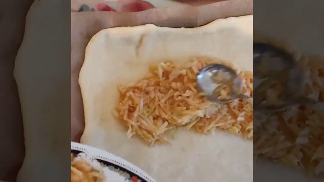 Пироги с инжиром и сыром