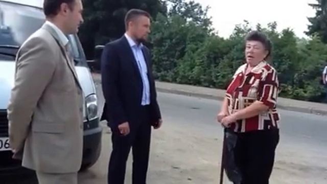 Смолянка ругает дорожников смотреть онлайн