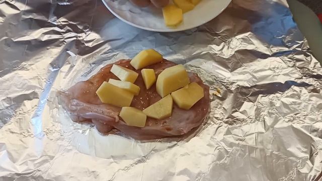 Филе курицы с картофелем в фольге. Муж просит еще и еще. смотреть онлайн