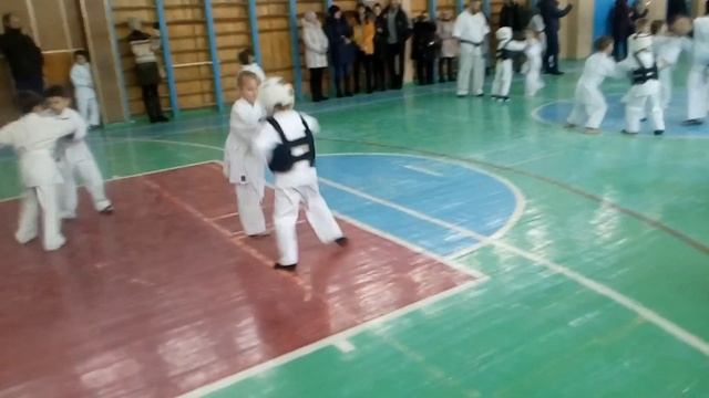 Киокушин карате защита пояса бой дети 6-7 лет 20+ кг смотреть онлайн