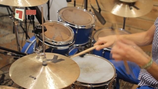 Как крутить палочки при игре на барабанах (Drum lesson 2) смотреть онлайн