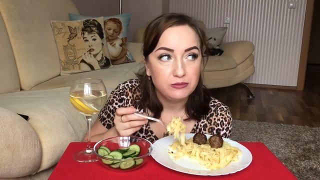MUKBANG Фетучини с мясными шариками смотреть онлайн