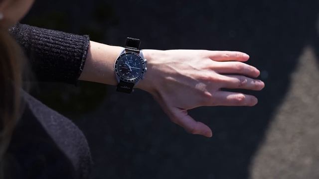 HERE IT IS: Hands-on with the Swatch x Omega MoonSwatch Mission to the MOON! смотреть онлайн