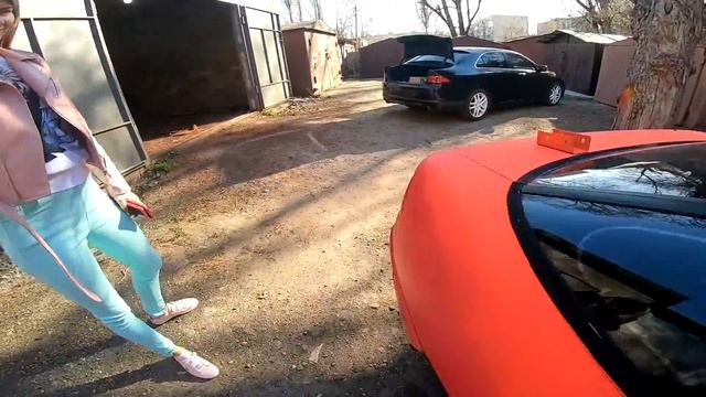 ПОДАРЮ Девушке МАШИНУ Если Она Сможет Выехать с ГАРАЖА и... смотреть онлайн
