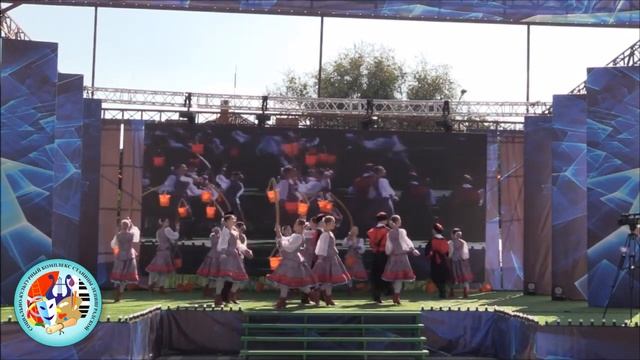 Ансамбль танца "Золотой колосок" - Встреча у колодца смотреть онлайн