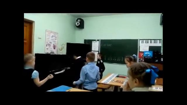 Урок сольфеджио в подготовительном классе. Усвоение понятий метр и ритм. смотреть онлайн