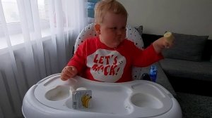 Что кушает ребёнок  на завтрак?What does a child eat for breakfast?