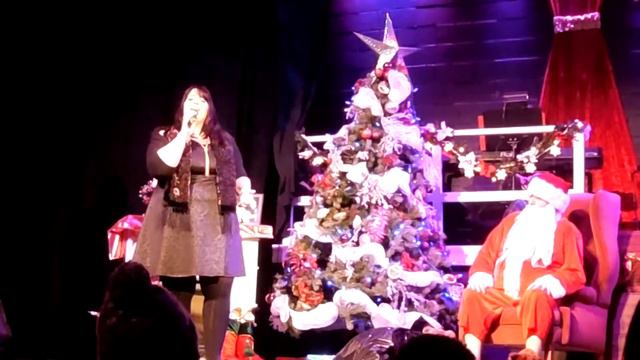 Jenny sings.. "Santa Baby" смотреть онлайн