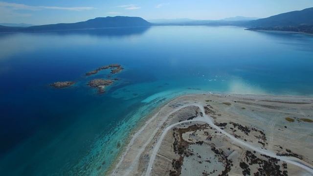 Lake Salda [Salda Gölü] drone footage [TURKEY] in 4K #SaldayaDokunma #NASAPerseverance смотреть онлайн