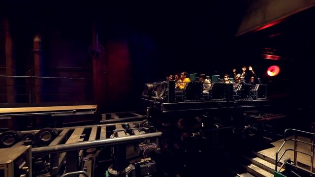 Factory Roller Coaster with vertical drop track at Wuxi Sunac Land in China, produced by Zamperla смотреть онлайн