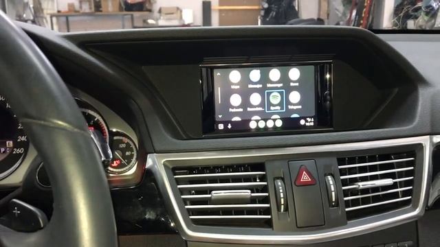 Interface CarPlay/Android Auto + cámara trasera en Mercedes E W212 смотреть онлайн