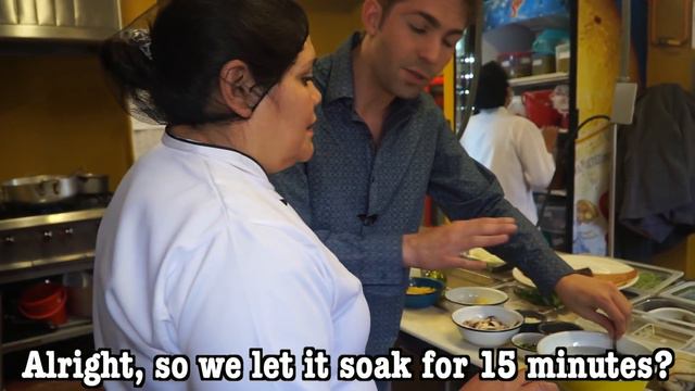 How to make a cheese and mushroom stuffed Chile Relleno with Grandma Ines смотреть онлайн