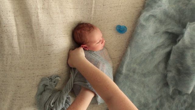 Basic Newborn Wrap By Stone-Hall Photography смотреть онлайн