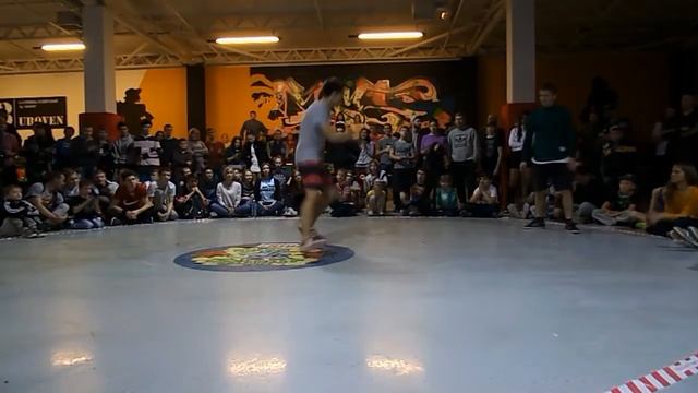 "ЗАЧЁТНАЯ БИТВА 2" b-boy Ластик (победа) vs b-boy Key One смотреть онлайн