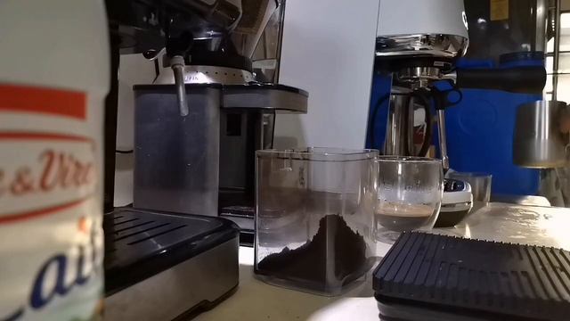 Making Your White Coffee in Breville Bambino Plus смотреть онлайн