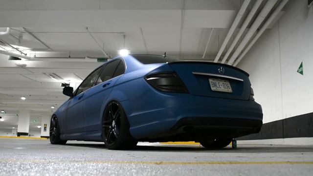 Mercedes Benz C-Class with air ride suspension смотреть онлайн